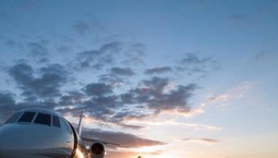 Prywatne odrzutowce generują połowę emisji CO2 w lotnictwie [RAPORT]