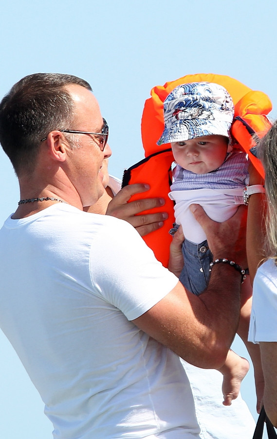 Elton John i David Furnish z dzieckiem na wakacjach w Saint Tropez