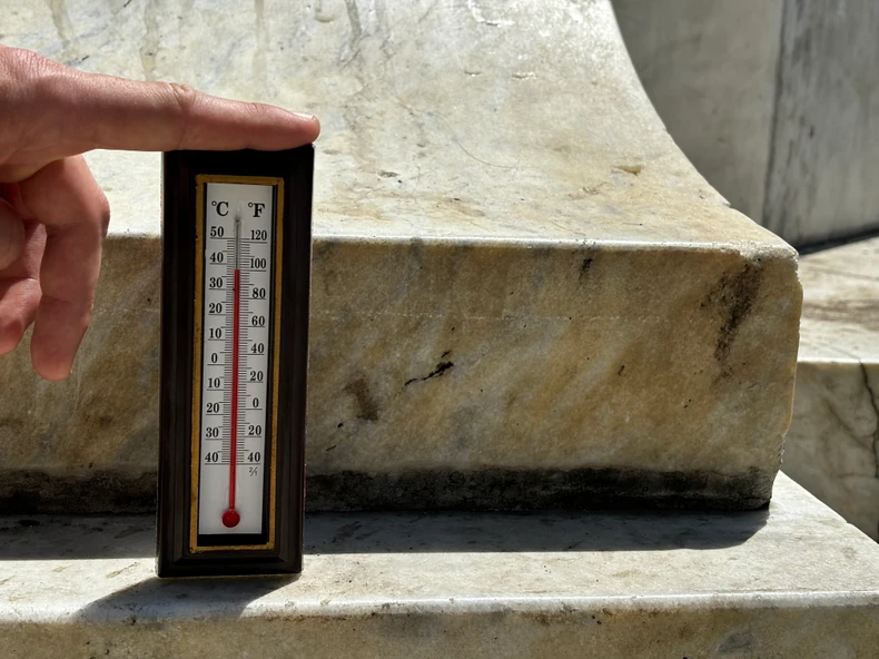 38 stepeni izmerio je "Blic" termometar na Trgu Republike