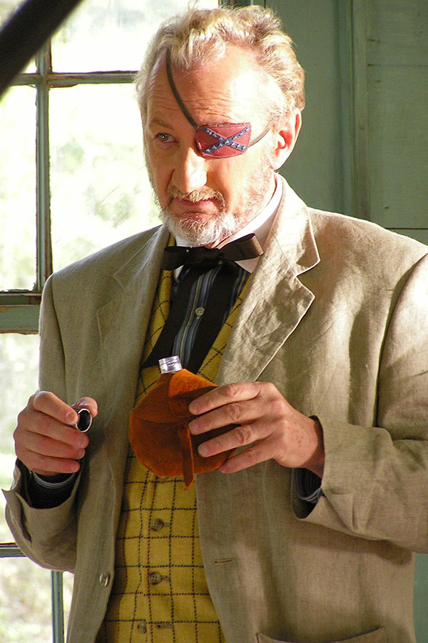 Robert Englund jako Major Buford w filmie "2001 Maniacs" (2005)