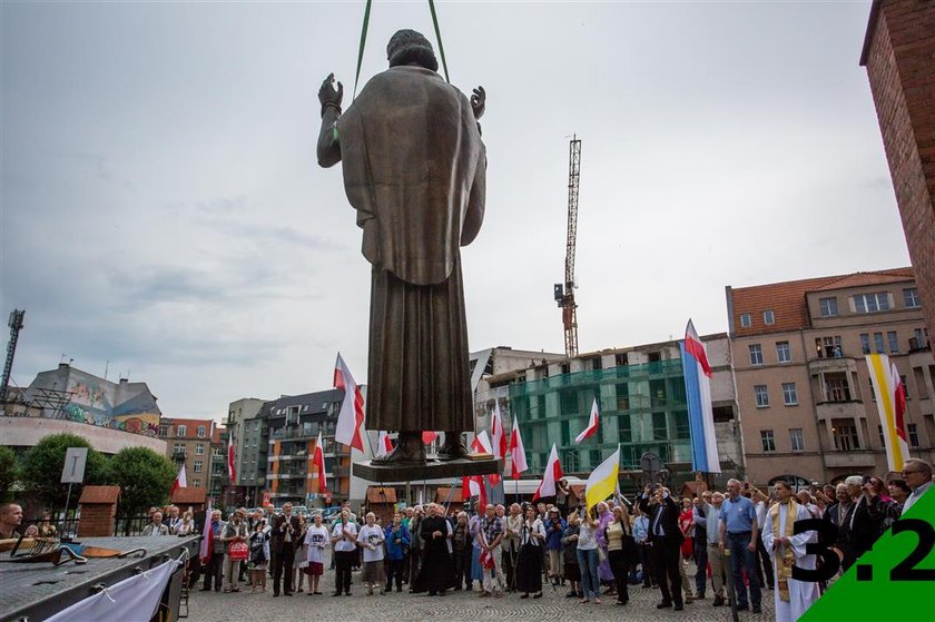 Nadzór budowlany skontroluje figurę Jezusa