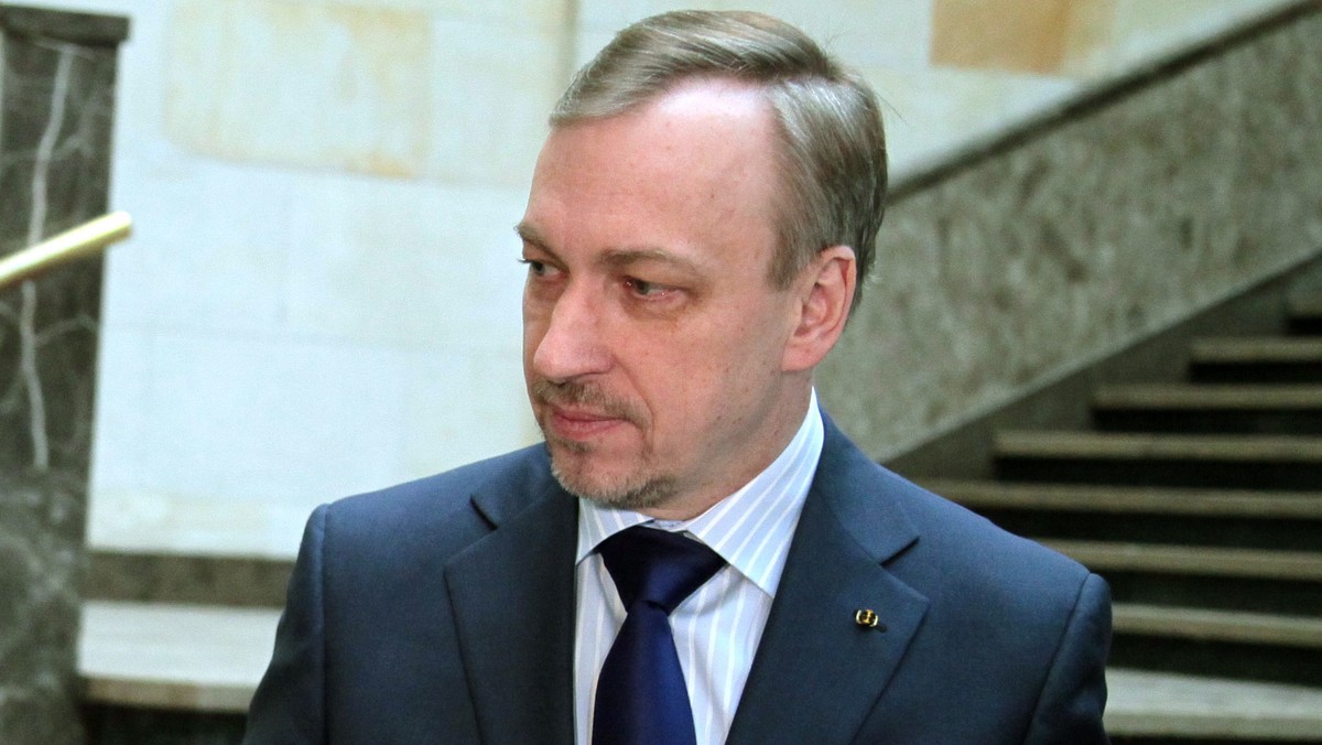 Minister kultury Bogdan Zdrojewski ujawnił, że Polacy wspólnie z Rosjanami wybrali już miejsce pod budowę pomnika upamiętniającego ofiary katastrofy tupolewa Tu-154M z 10 kwietnia 2010 roku. - Pomnik stanie w Smoleńsku, udało się go ustawić na osi widokowej, blisko kamienia (upamiętniającego ofiary - red.) - mówił polityk w TOK FM. Według opisu ministra pomnik może być ogromny: wysoki na 5 matrów, a szeroki na 20 metrów.