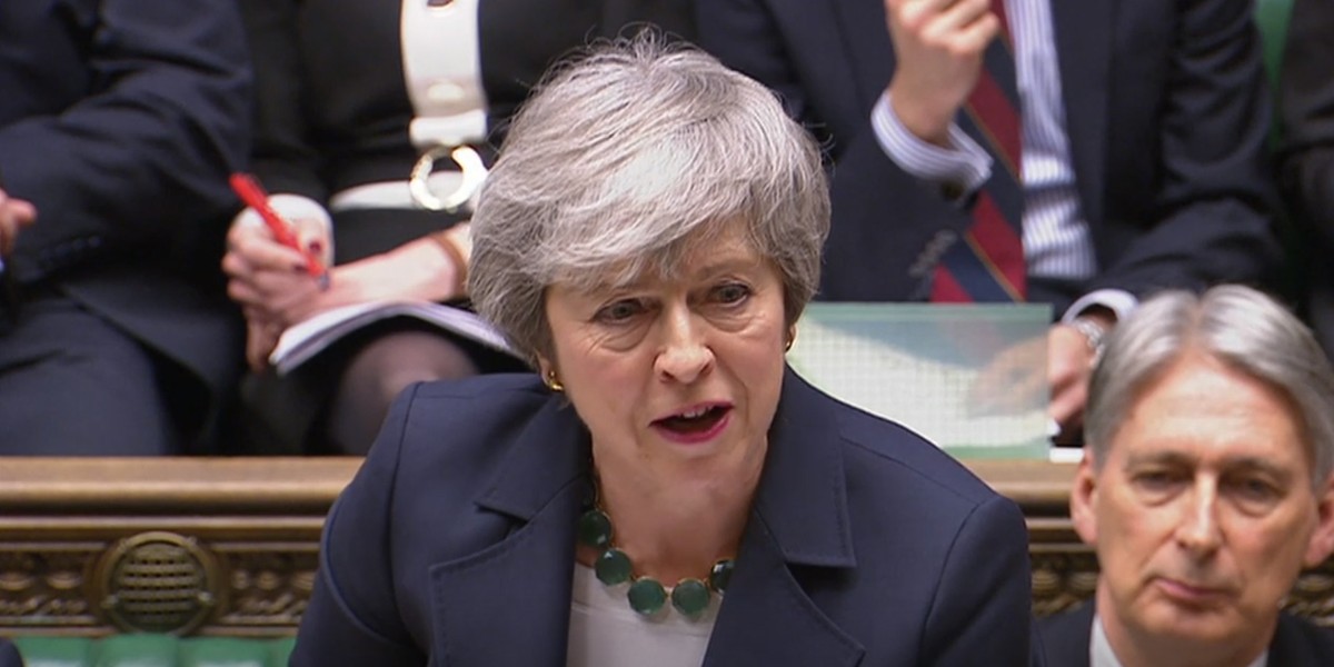 Posłowie wnosili o to, by brexit bez umowy nie był brany pod uwagę w jakimkolwiek terminie. Premier May chciała wykluczenia brexitu bez umowy tylko 29 marca