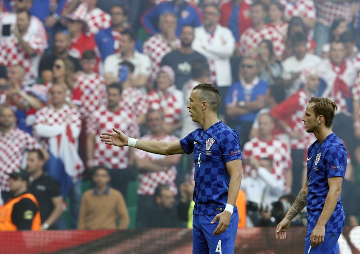 Najpierw Anglicy i Rosjanie, teraz Chorwaci. Kolejni kibice zakłócili mecz Euro 2016