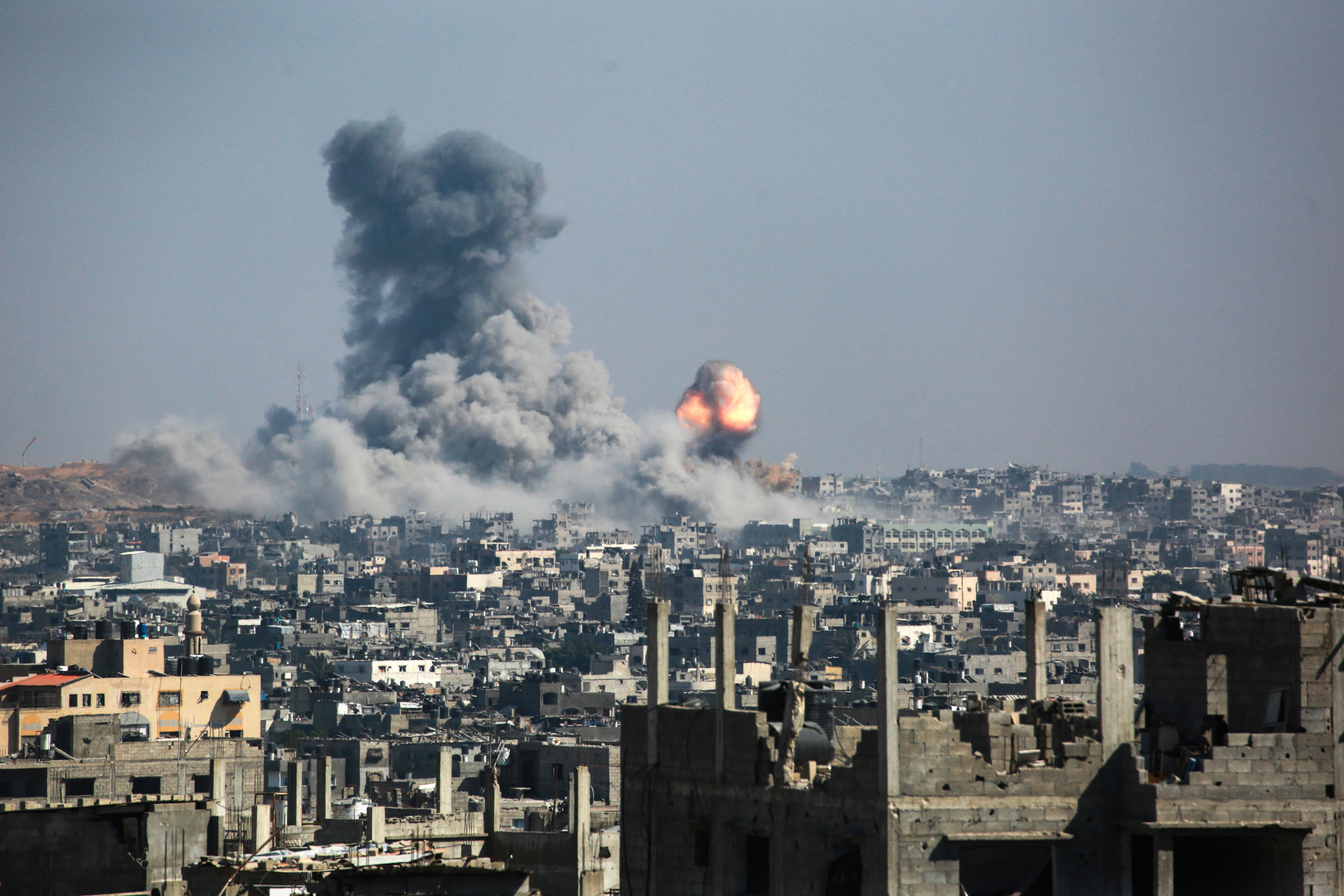 Gaza: 8 palestinesi uccisi in bombardamenti israeliani