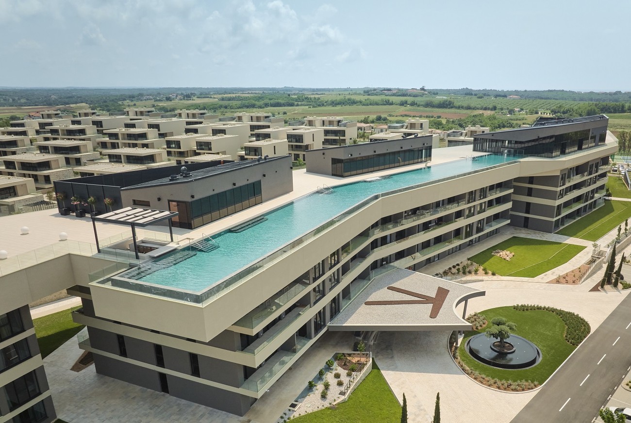 U Savudriji otvoren Petram Resort&amp;Residences, jedinstveni turistički kompleks u Hrvatskoj: Investicija MK Group i Aleksandar Group vredna preko 100 miliona evra
