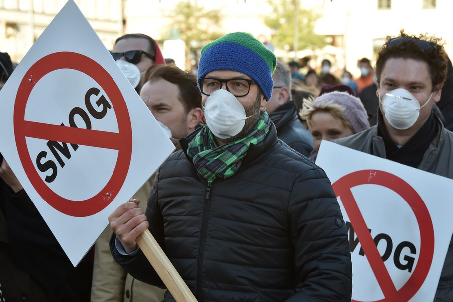 Manifestacja na krakowskim Rynku przeciw smogowi