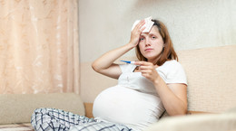 Co stosować na przeziębienie w ciąży? Lekarz podaje listę