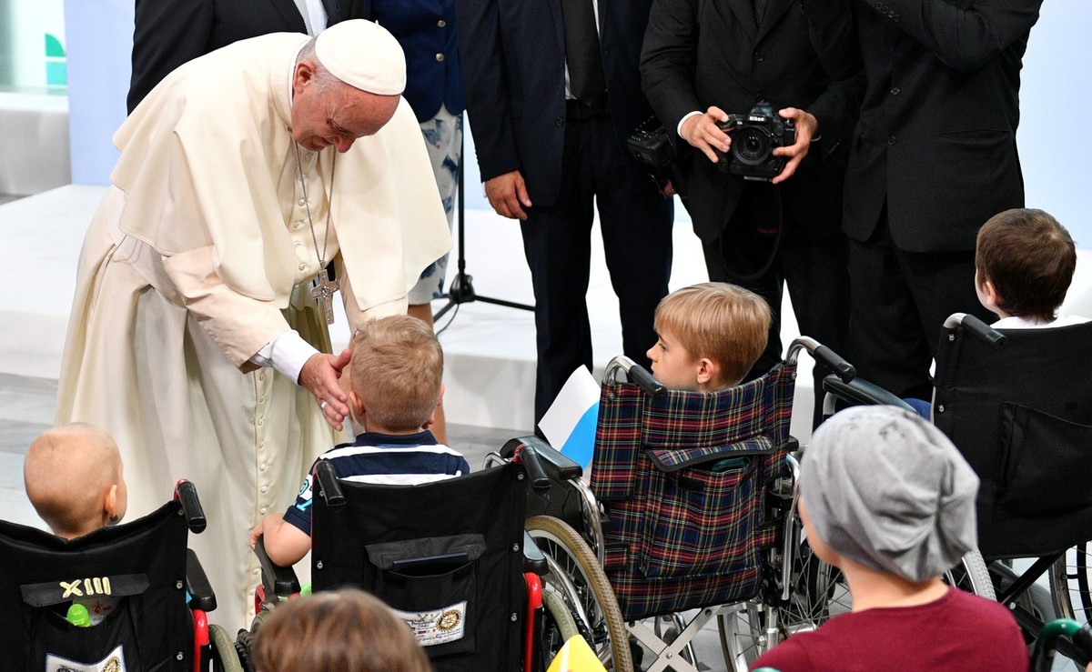 Papież wśród chorych dzieci
