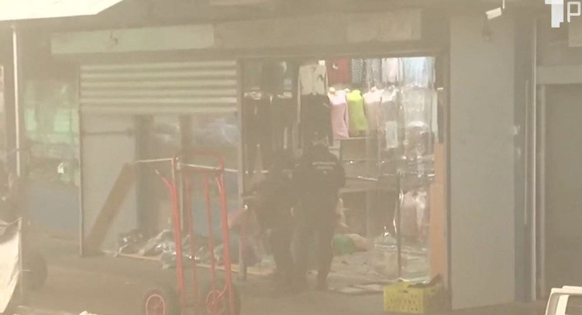 Policija sklanja ljude iz Bloka 70