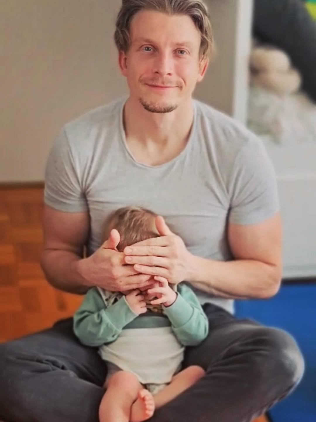 Slovenský herec Juraj Bača so synom. 