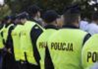 PZPN ma pomysł na stadionowych chuliganów. Specjalne karty. A może kotyliony?