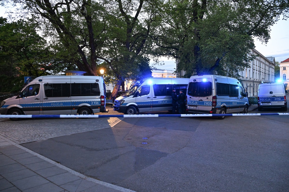 Warszawa, 07.05.2025. Działania służb na terenie Kampusu Głównego UW w Warszawie