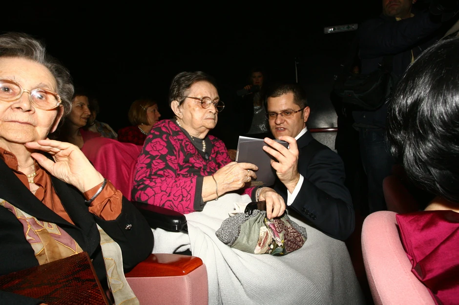 Vuk Jeremić sa bakom na dodeli nagrada