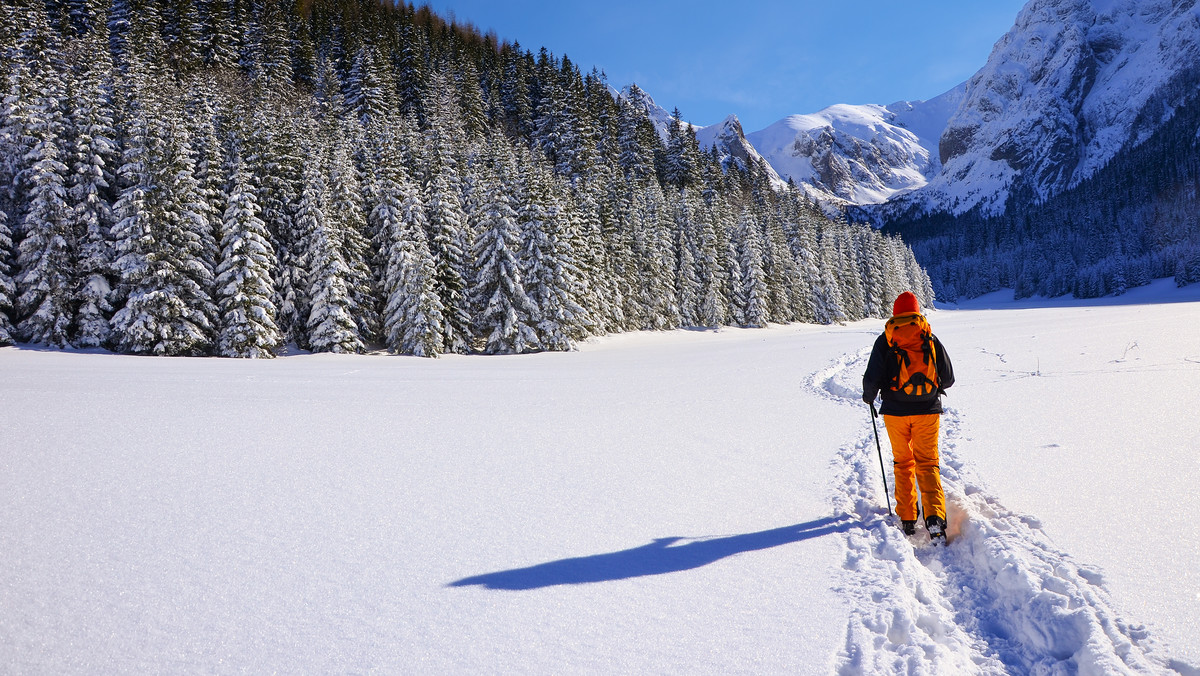 Tatrzański Park Narodowy informuje, że warunki do uprawiania turystyki w Tatrach są trudne. Szlaki sa mocno oblodzone i przysypane cienką warstwą śniegu.