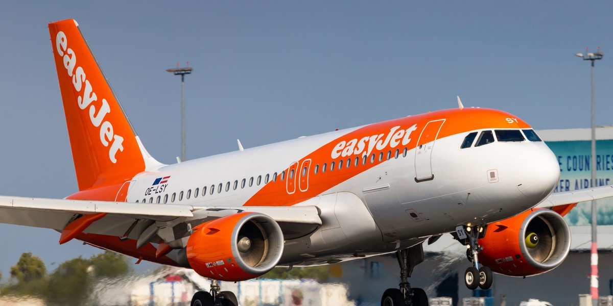 Tanie linie lotnicze easyJet od 1995 roku nie zaraportowały rocznej straty. To się zmieni z powodu pandemii COVID-19, ogłosił przewoźnik. 