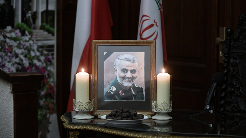 Śmierć generała Kasema Sulejmaniego "ucieszyła serca wiernych" - stwierdzili terroryści tzw. Państwa Islamskiego (IS) w swoim wydawanym online tygodniku Al-Nabaa. To pierwszy komentarz tej grupy w sprawie zabicia irańskiego generała przez siły USA.