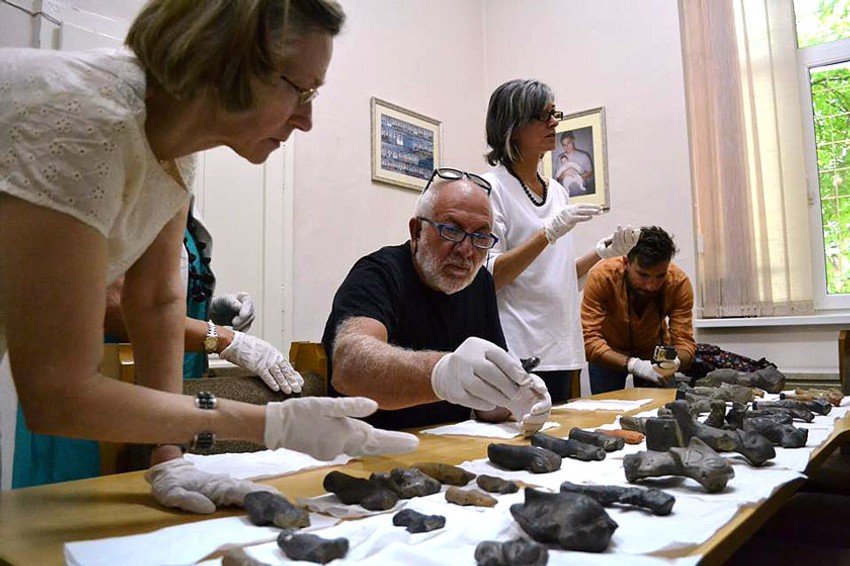 Italijani pregledaju i biraju figurine