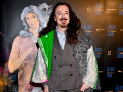 "Rażą mnie kiepskiej jakości tkaniny i plastikowe wazony". Znany projektant o wystroju polskich kościołów