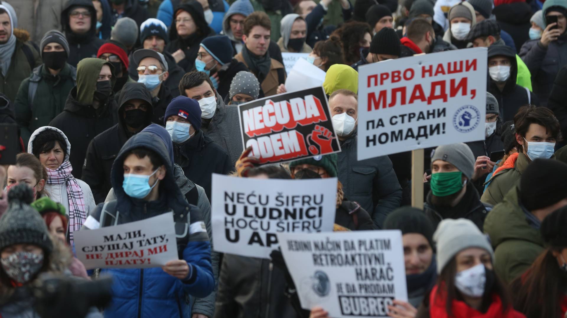 Neću da odem - Najjači transparenti sa protesta frilensera u Beogradu