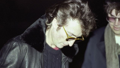 40 évvel ezelőtt lőtték le John Lennont – Máig rengeteg a kérdés a halála körül, már több összeesküvés-elmélet is született