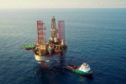 Kolejne rekordowe spadki cen ropy. Jakie są najważniejsze powody przeceny?