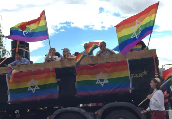 Szwedzi stanęli w obronie Polaków LGBT. "Kiedy ktoś ściąga tęczową flagę, cała Szwecja protestuje"