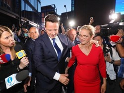 Jak odróżnić Trzaskowskiego od Dudy? "W programach wiele zbieżnych punktów"