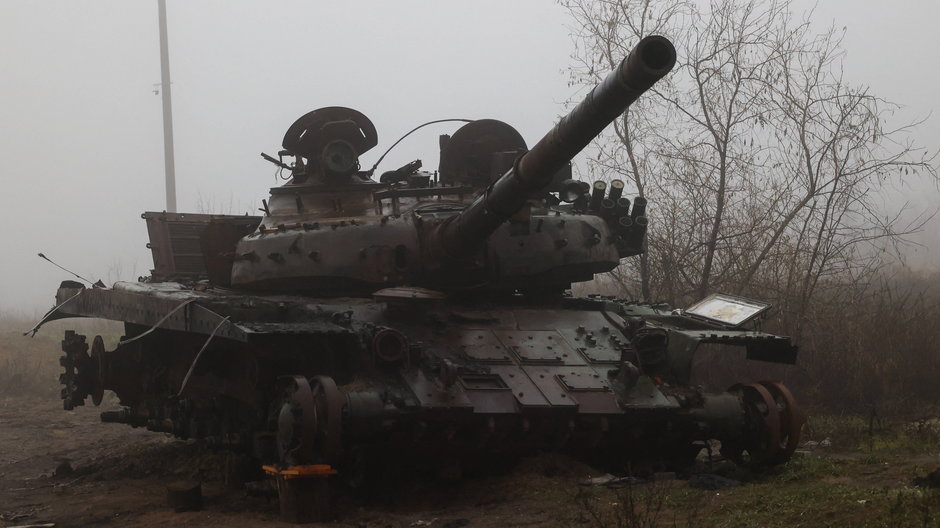 Zniszczony rosyjski czołg w Ukrainie