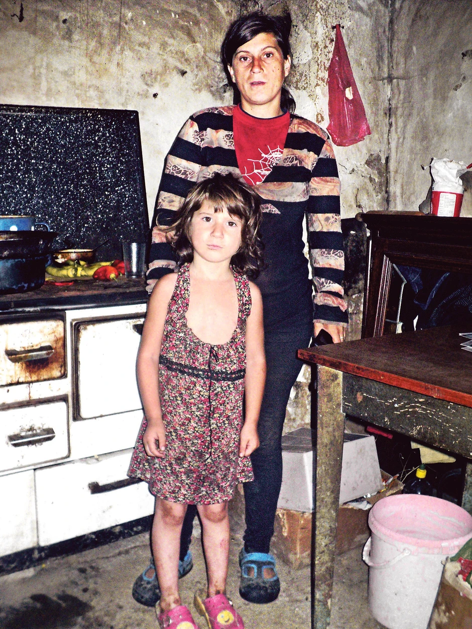 Najviše volim meso, a kad idemo u Surdulicu, mama mi kupi sladoled... Volim i čokoladu. Volela bih da imam kuću i pileću džigericu, to volim da ručkam - stidljivo priča devojčica