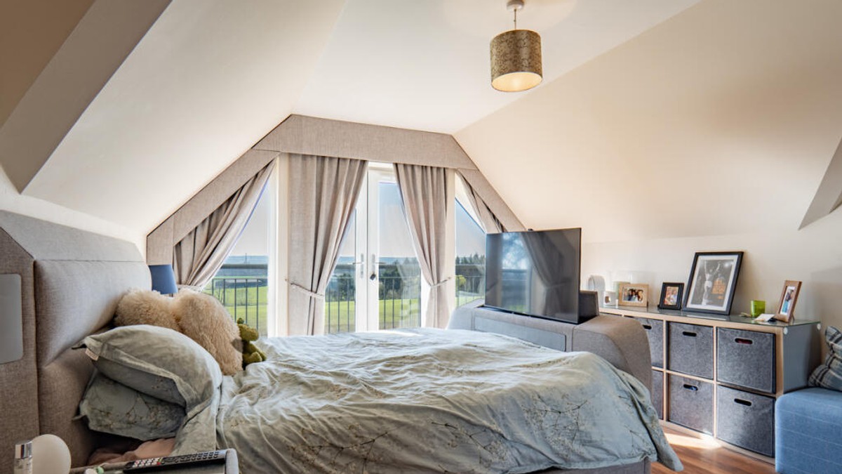 Najjači muškarac Evrope prodaje luksuznu kuću nakon skandala. Za beg u planine traži pola miliona funti (FOTO)