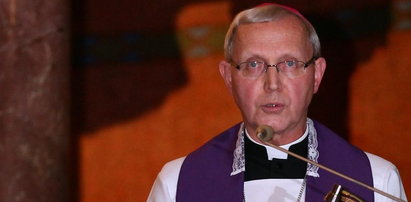 Biskup karci PiS: depczą ludzką godność