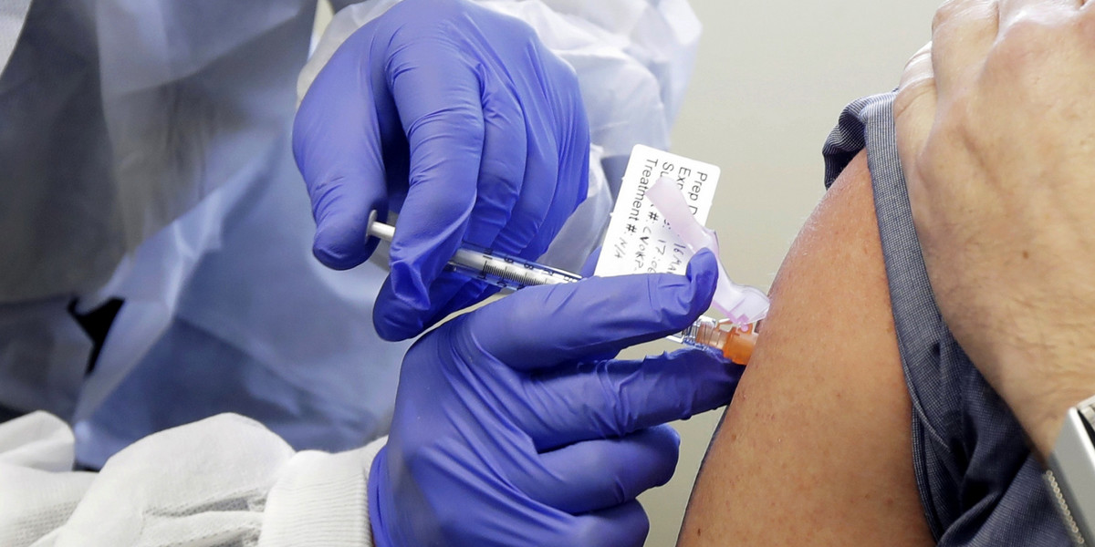 Biotech Moderna podał, że pierwsze testy na ludziach szczepionki przeciwko koronawirusowi dały pozytywne efekty. Kurs spółki wystrzelił