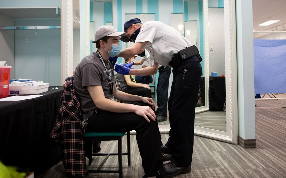 Vakcinisanje Fajzerom u Leominsteru, Masačusets