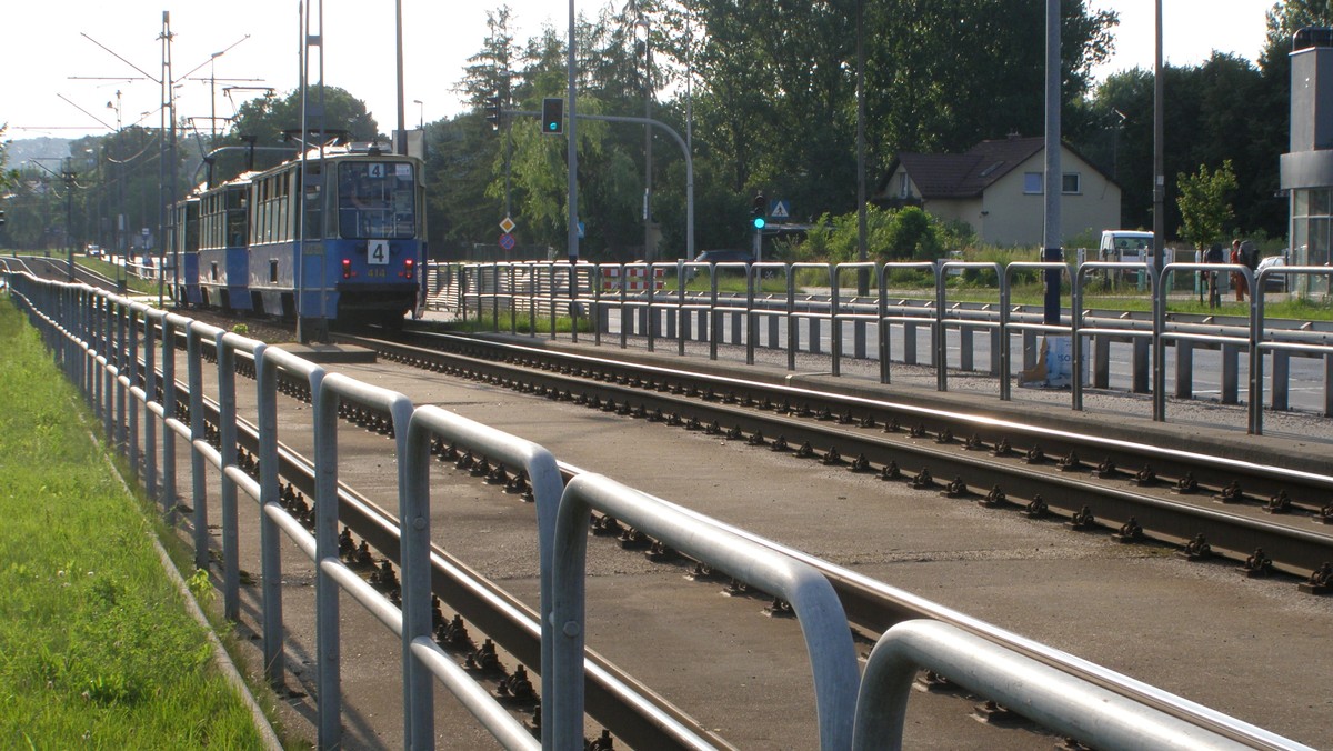 W ten weekend w Krakowie należy się liczyć z licznymi utrudnieniami w funkcjonowaniu komunikacji miejskiej. Wynikają one z obchodów Święta Bożego Miłosierdzia oraz z organizacji dwóch imprez biegowych.