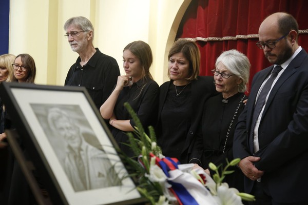 Pokvareni automobil - ilustracija