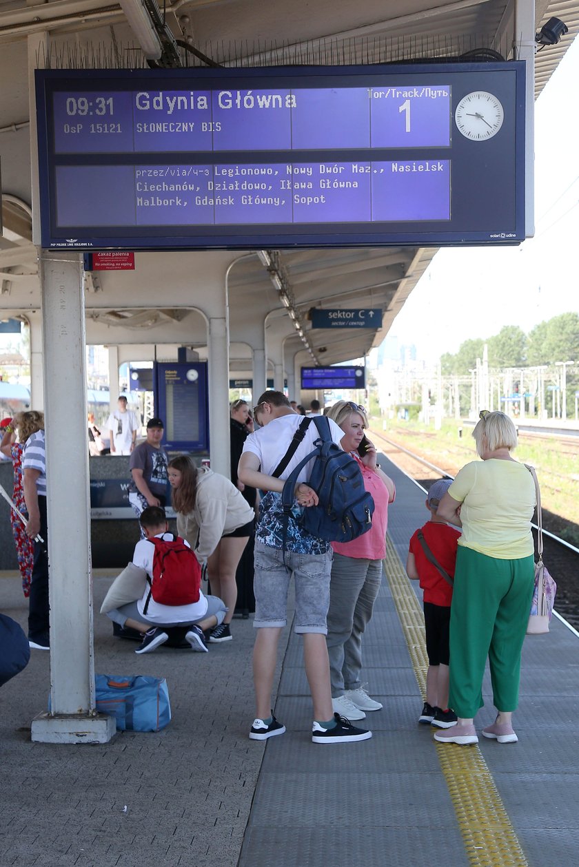 Pierwszy "Słoneczny" ruszył z dwotrca Warszawa Wschodnia w sobotę 25.06. 