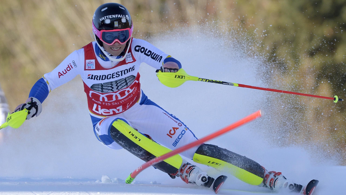 Szwedka Frida Hansdotter utrzymała prowadzenie po pierwszym przejeździe i wygrała slalom alpejskiego Pucharu Świata w Lienzu. Dla 30-latki to pierwsze zwycięstwo w obecnym sezonie i trzecie w karierze. Na drugim miejscu rywalizację ukończyła Szwajcarka Wendy Holdener (+0,07 s), a trzecia była rewelacja ostatnich tygodni Słowaczka Petra Vlhova (+0,43 s).