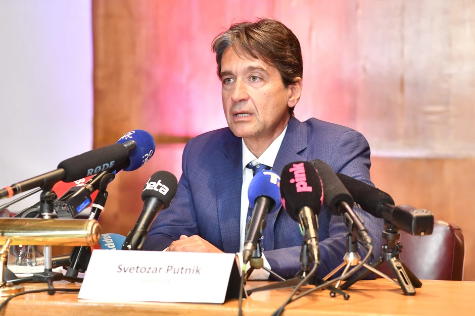 Trenutno na odeljenju imamo mladog dečka koji ima 21 godinu, a njegov život se gasi iz dana u dan, kazao je prof. dr Svetozar Putnik iz UKCS