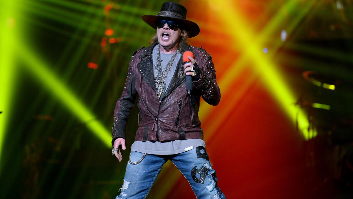 Niedawno w sieci pojawiły się informacje na temat śmierci 52-letniego wokalisty Guns N' Roses, Axla Rose'a. Piosenkarz zdementował plotki.