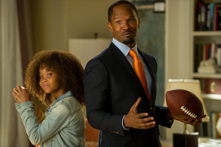Quvenzhané Wallis i Jamie Foxx w filmie 'Annie'