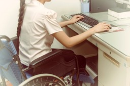 Dwa świadczenia opiekuńcze w rodzinie dopiero od 2017 r.