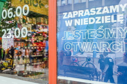 Kolejna sieć otworzy się w niedziele. Znalazła nowy trik