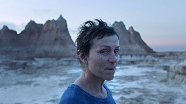 Frances McDormand w filmie "Nomadland"