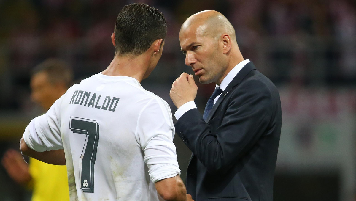Portugalski gwiazdor Realu Madryt cały czas nie może wrócić do wysokiej formy. Cristiano Ronaldo po kontuzji, której doznał w finale mistrzostw Europy jest cieniem piłkarza sprzed urazu. - Nie powinniśmy obawiać się o jego formę - powiedział jego klubowy trener Zinedine Zidane.