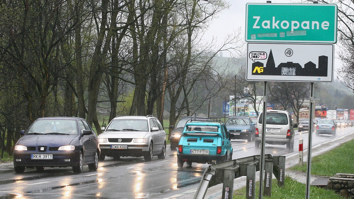 - Dość już demokratycznych protestów, jak się z nami nie spotkają to wyjdziemy na drogę - twierdzą mieszkańcy Poronina i zapowiadają w rozmowie z "Tygodnikiem Podhalańskim" protesty w sprawie przebudowy zakopianki.