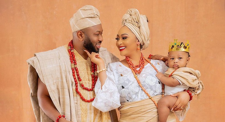 Olakunle Churchill and his wife Rosy Meurer with their son [Instagram/OlakunleChurchill]