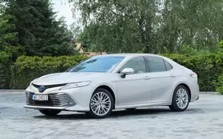 Toyota Camry 2.5 Hybrid – komfortowa i oszczędna