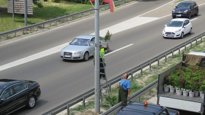 Postavljanje saksija na bandere