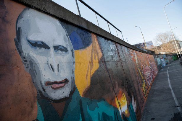 Antywojenny mural w Poznaniu, przedstawiający Voldemorta z twarzą Władimira Putina
